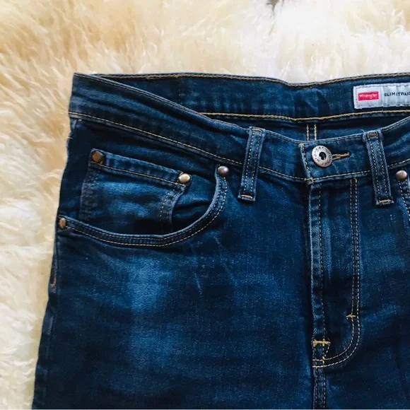 Wrangler’s Men’s Distressed Slim Straight Dark Wash Jeans - Picture 4 of 4